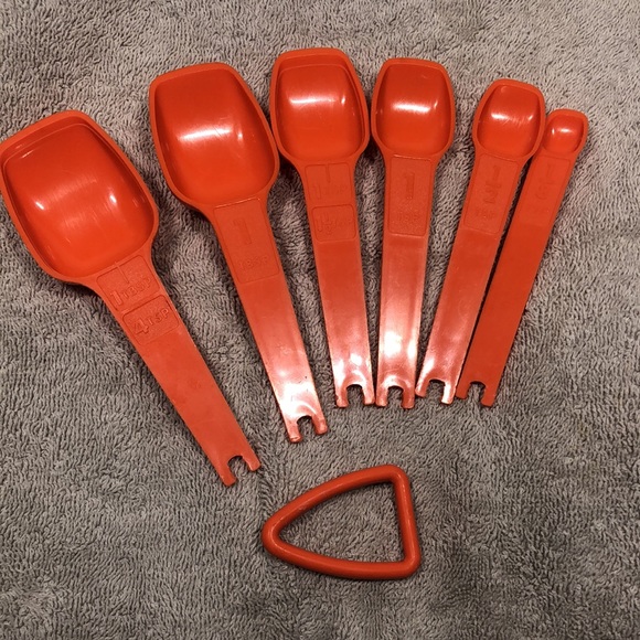 Bundle of 3 Tupperware Product. Pasta Container,Egg Separator, Measuring Spoons. - Picture 3 of 16